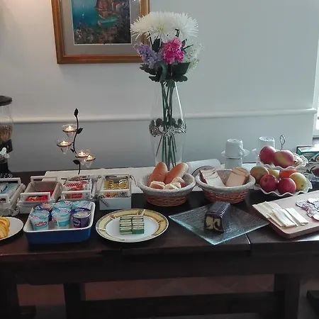 לינה וארוחת בוקר Teresa 3*